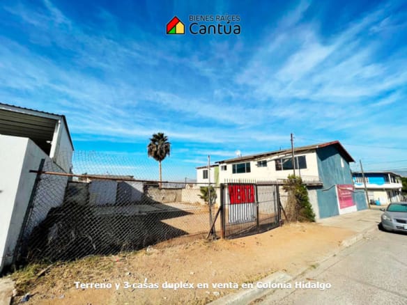 Predio en venta con tres casas y un terreno disponible lateral | Proyecto para personalizar o invertir | Col. Hidalgo, Ensenada