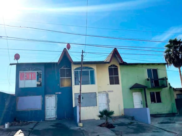 Predio en venta con tres casas y un terreno disponible lateral | Proyecto para personalizar o invertir | Col. Hidalgo, Ensenada