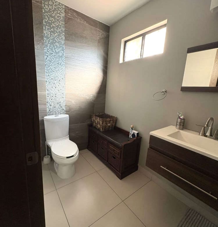 Casa en venta | Estilo y amplitud para disfrutar en familia | Col. Hidalgo, Ensenada