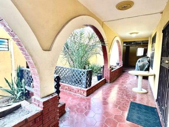 Casa en venta | Amplia y con chimenea | Valle Dorado, Ensenada