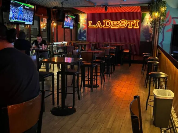 Negocio en traspaso | Restaurante-bar totalmente equipado | Av. Reforma, Ensenada