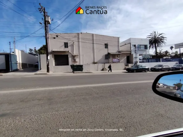 Almacén en renta | Espacio amplio con oficinas | Zona Centro, Ensenada