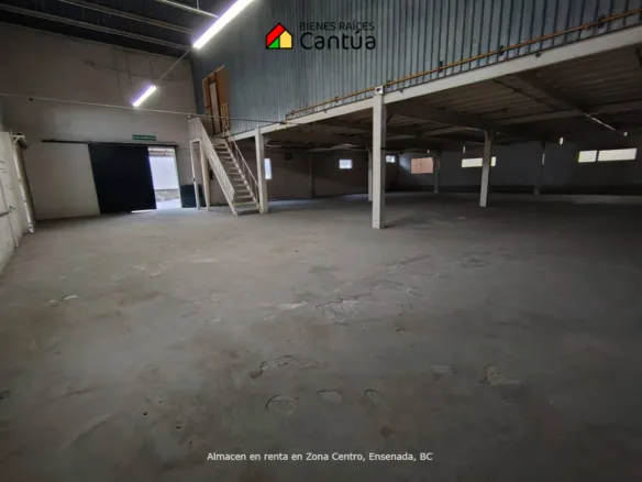Almacén en renta | Espacio amplio con oficinas | Zona Centro, Ensenada