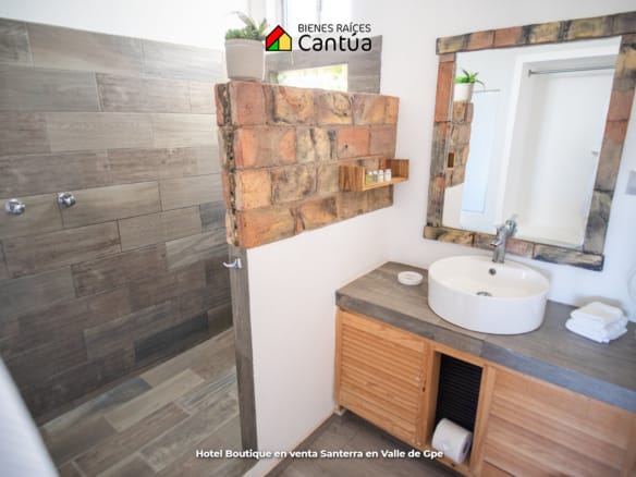 Hotel boutique en venta | 8 suites + viñedo | Valle de Guadalupe