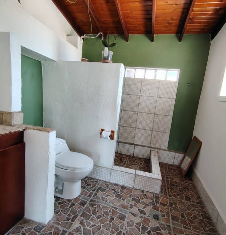 Renta | Departamento con techos de madera y vista abierta | Coronita, Ensenada