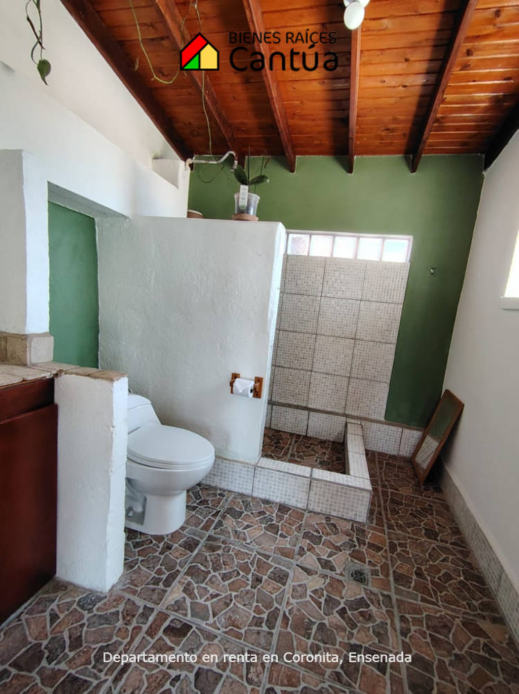 Renta | Departamento con techos de madera y vista abierta | Coronita, Ensenada