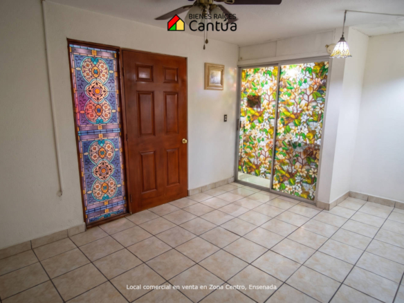 Local comercial en venta | Edificio de dos niveles, punto estratégico | Zona Centro, Ensenada