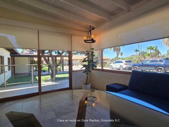 Casa en renta | Amueblada a pasos del andador junto al mar | Zona Playitas, Ensenada