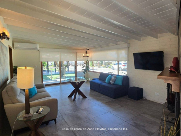 Casa en renta | Amueblada a pasos del andador junto al mar | Zona Playitas, Ensenada