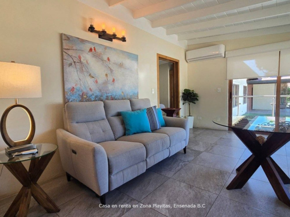 Casa en renta | Amueblada a pasos del andador junto al mar | Zona Playitas, Ensenada